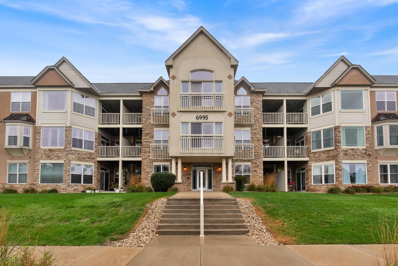 6995 S Riverwood Blvd #A04, Franklin, WI 53132