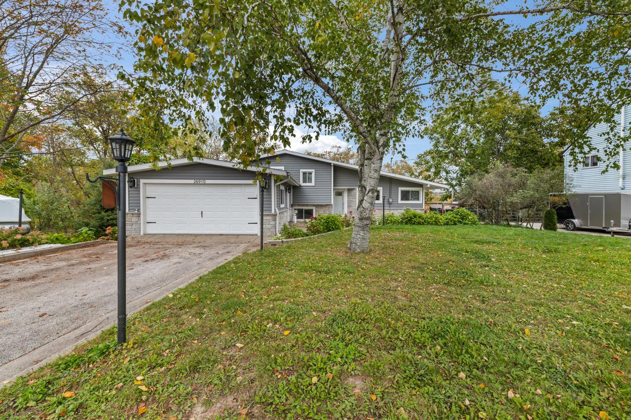 N38 W26910 Glacier Rd, Pewaukee, WI 53072
