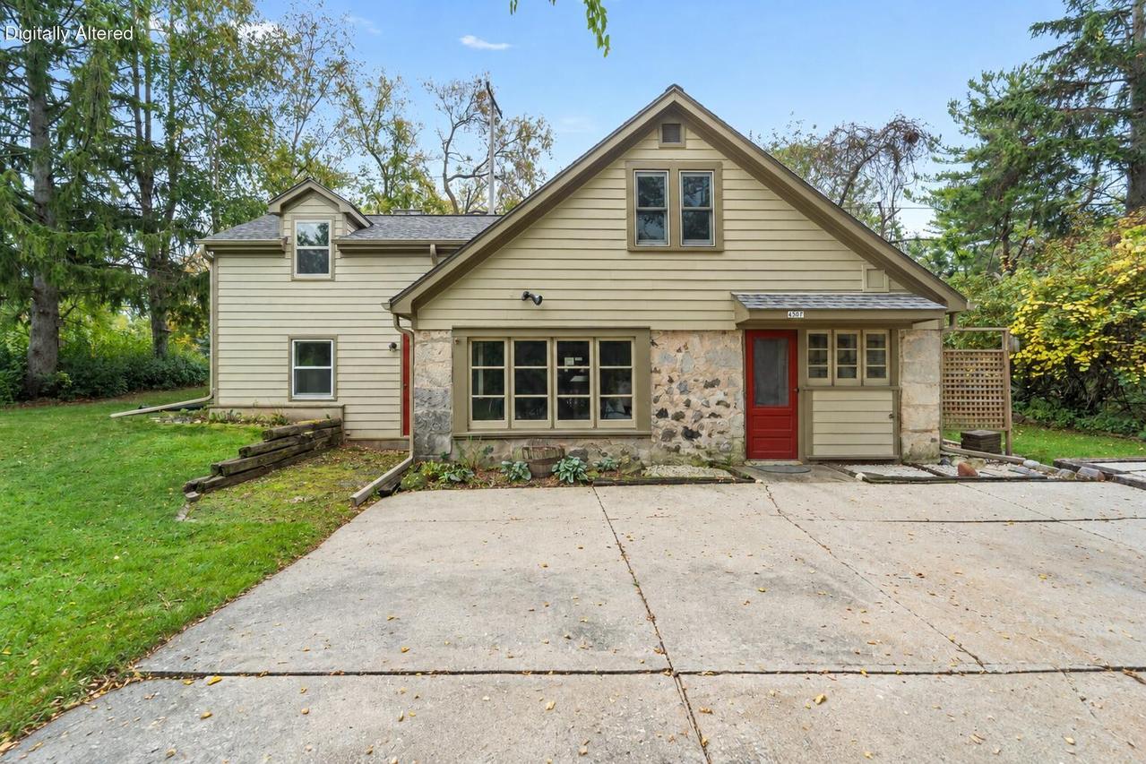 4307 W Grace Ave, Mequon, WI 53092
