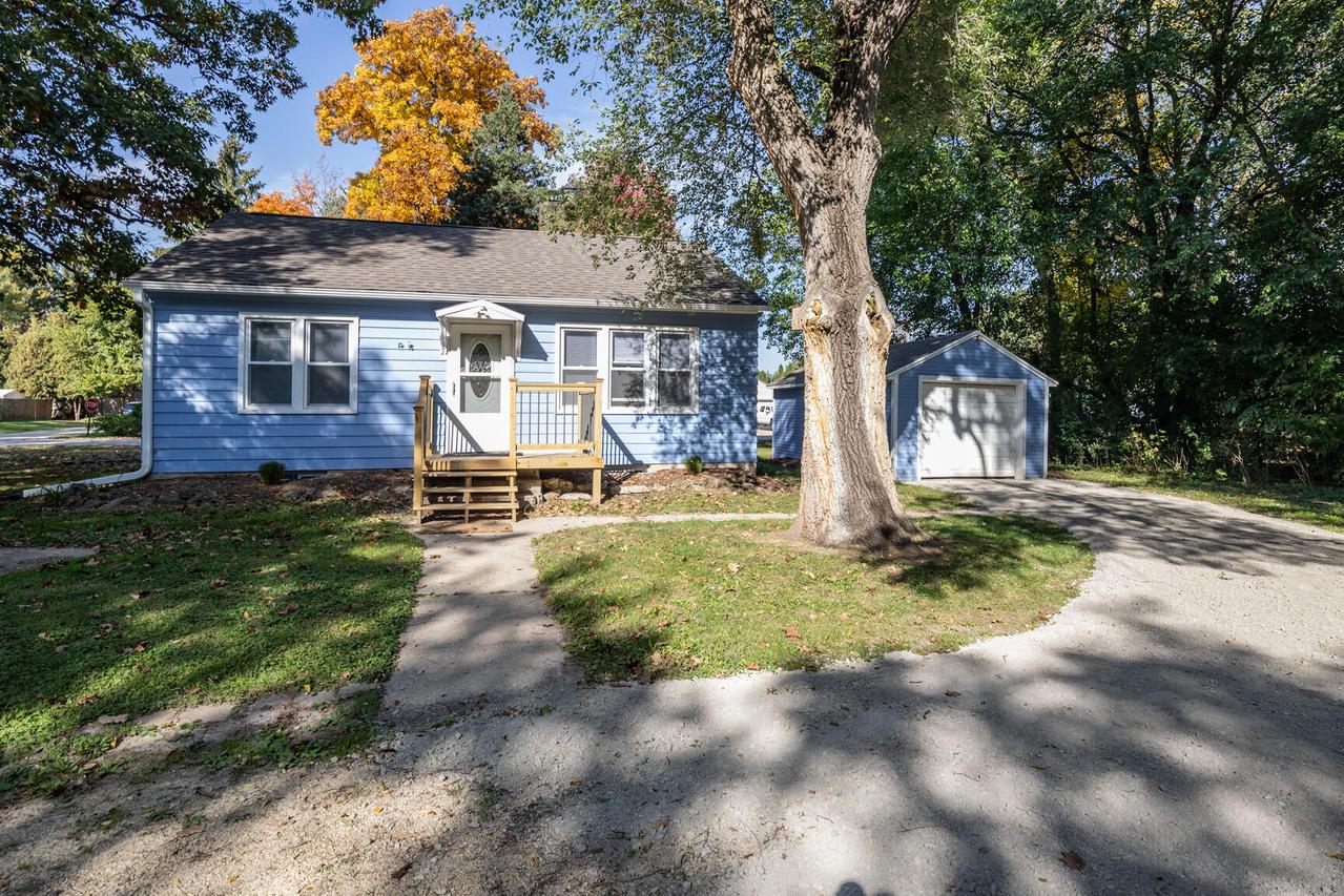 N55W37239 Roland St, Lac La Belle, WI 53066