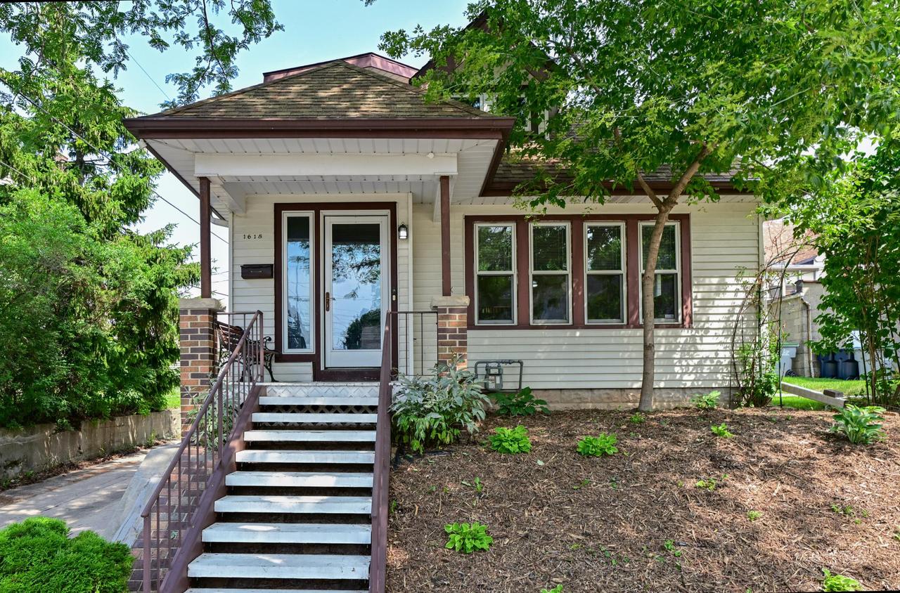 1618 E Newport Ave, Milwaukee, WI 53211