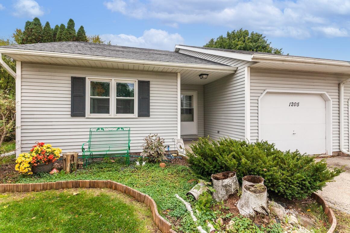 1205 Louisa St, Watertown, WI 53098