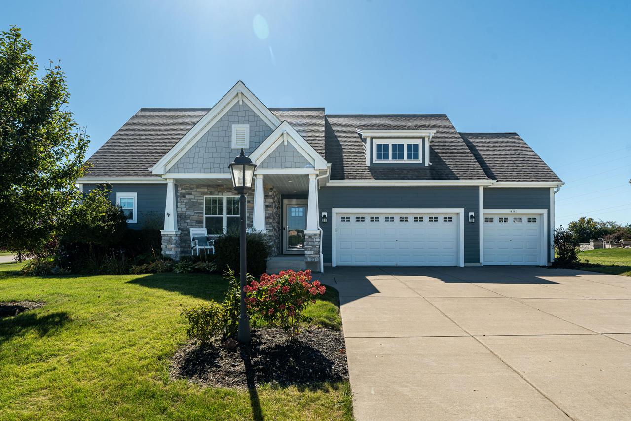 8211 W Highlander Dr, Mequon, WI 53097
