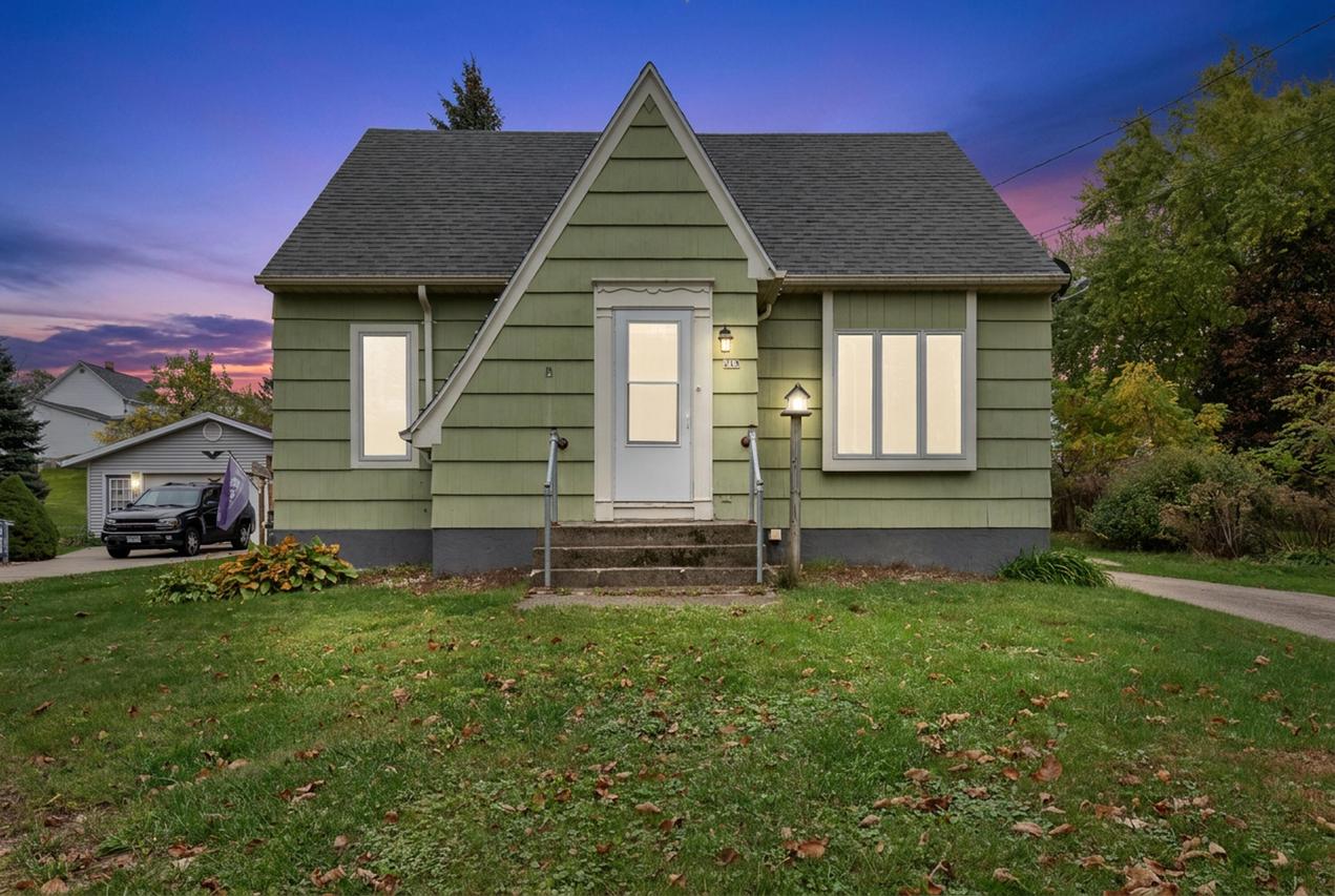 213 Wisconsin St, Theresa, WI 53091
