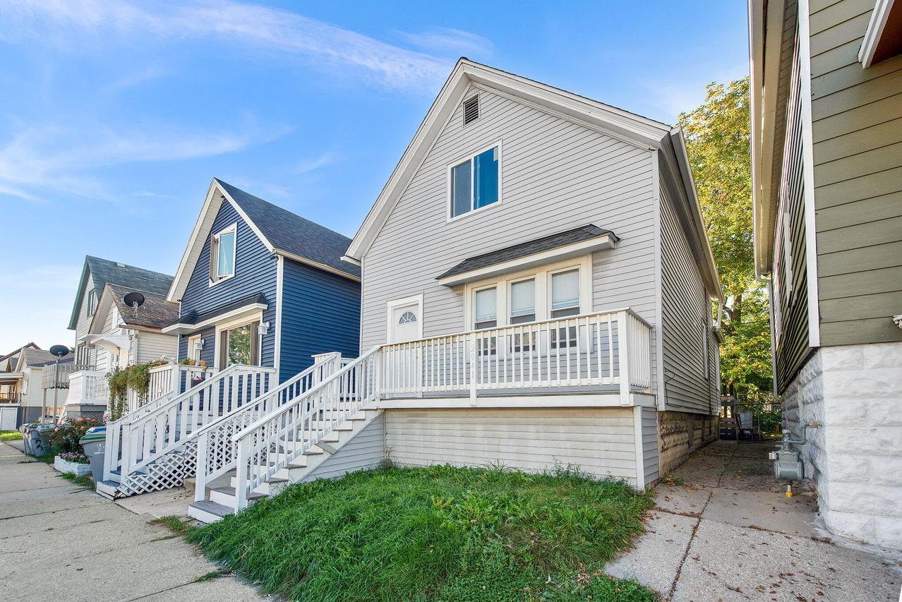 2041 S 15th Pl, Milwaukee, WI 53204