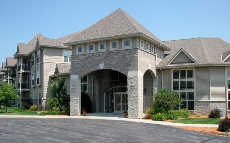 230 Hilldale Dr #1302, Hartford, WI 53027
