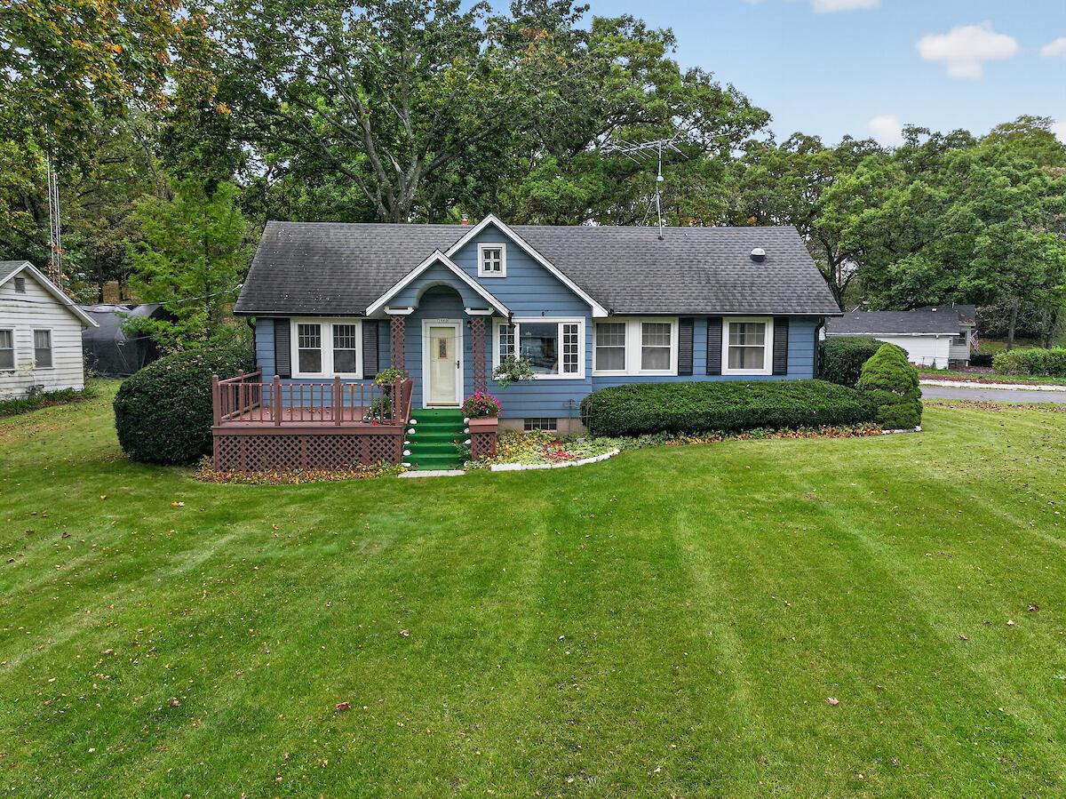 7990 Lakeshore Dr, Burlington, WI 53105