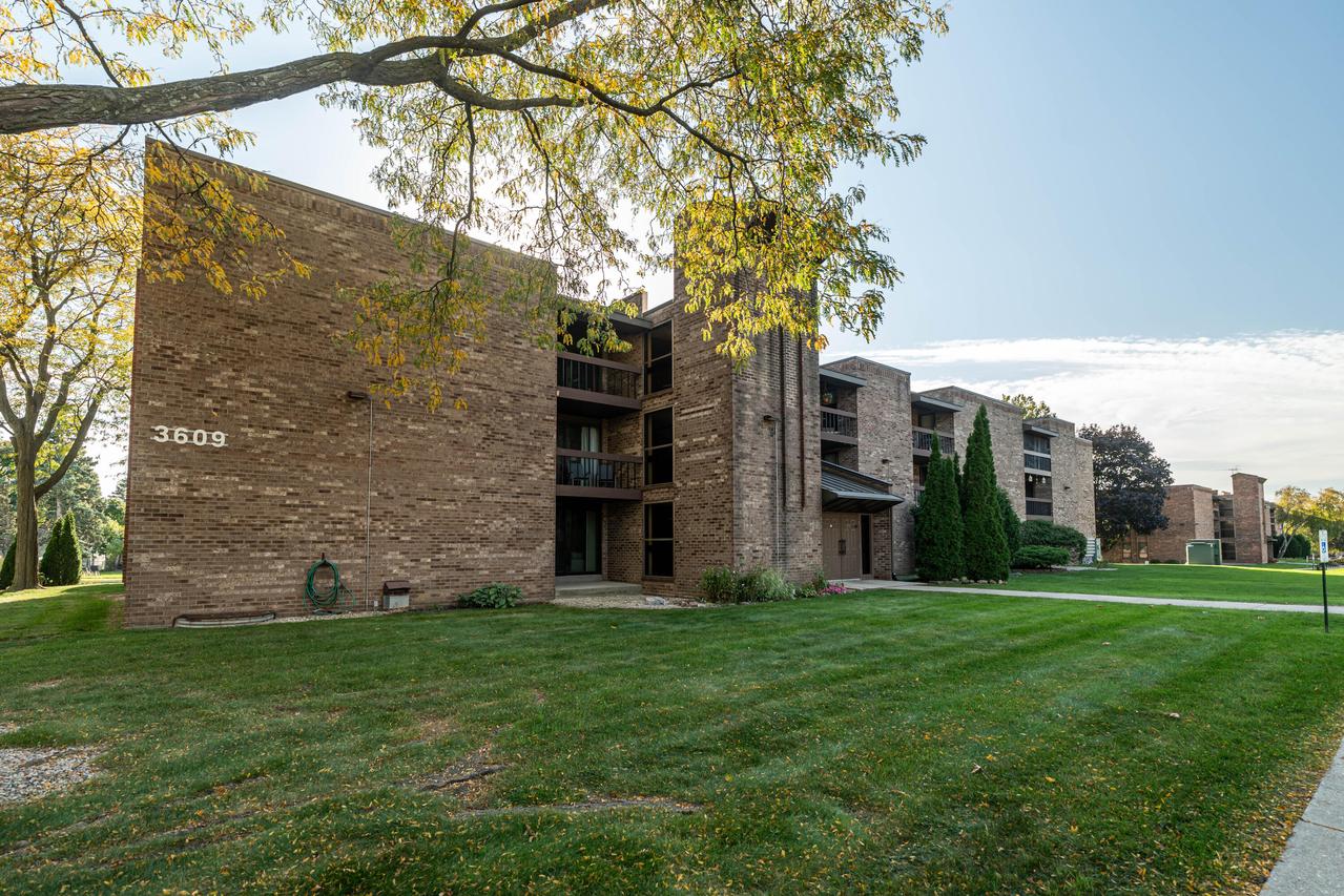3609 N Tucker Pl #202 #202, Milwaukee, WI 53222