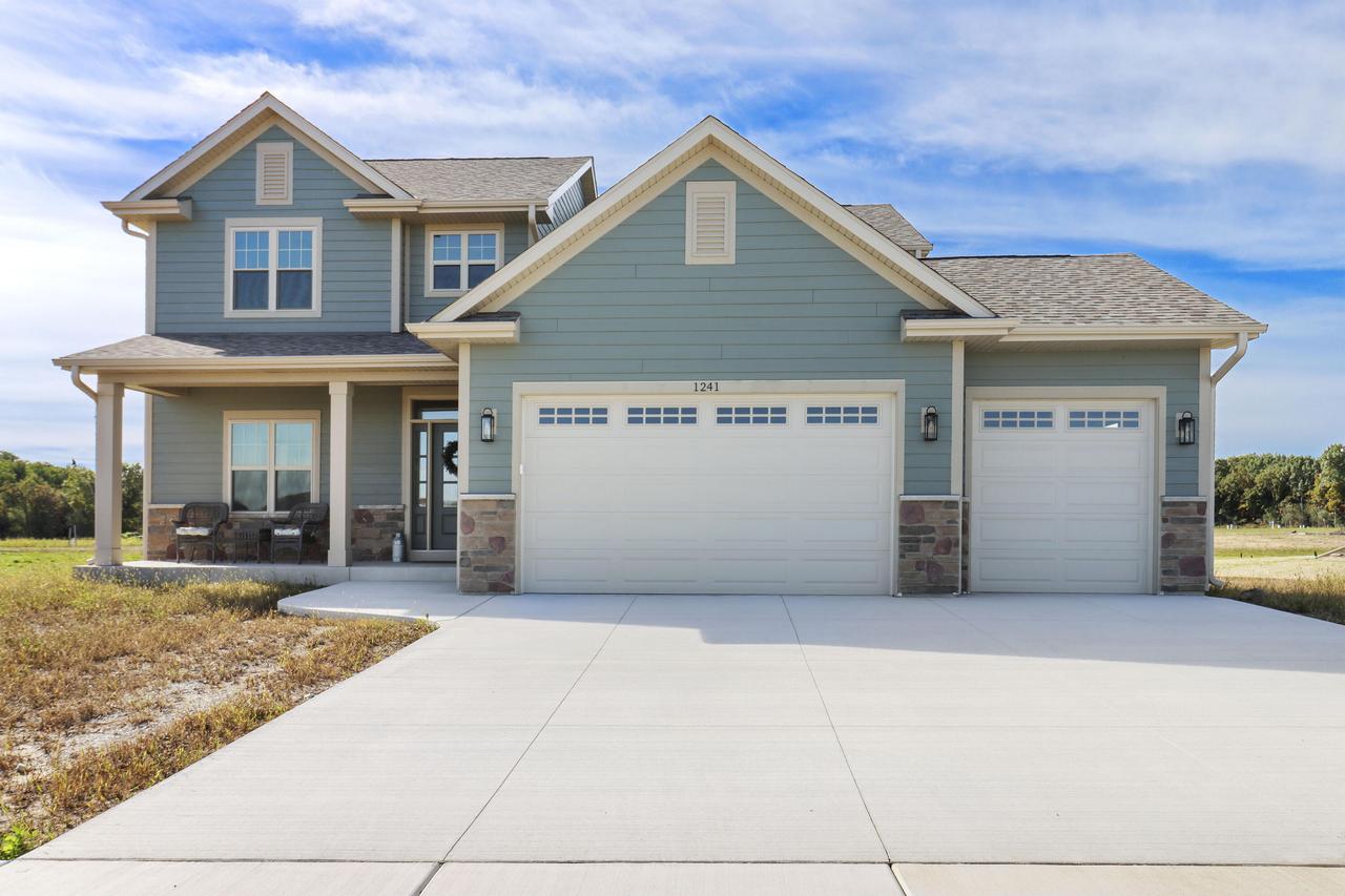 1241 Valley Hill, Union Grove, WI 53182