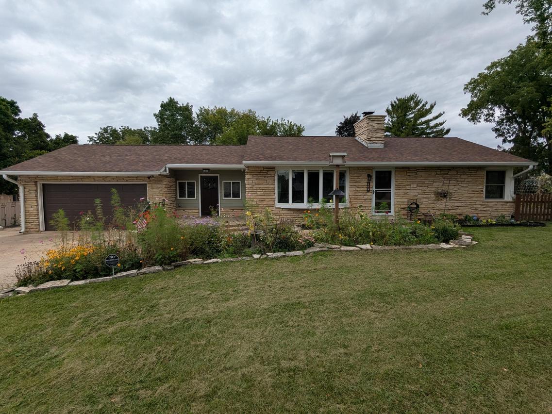370 N Bobolink Dr., Brookfield, WI 53005