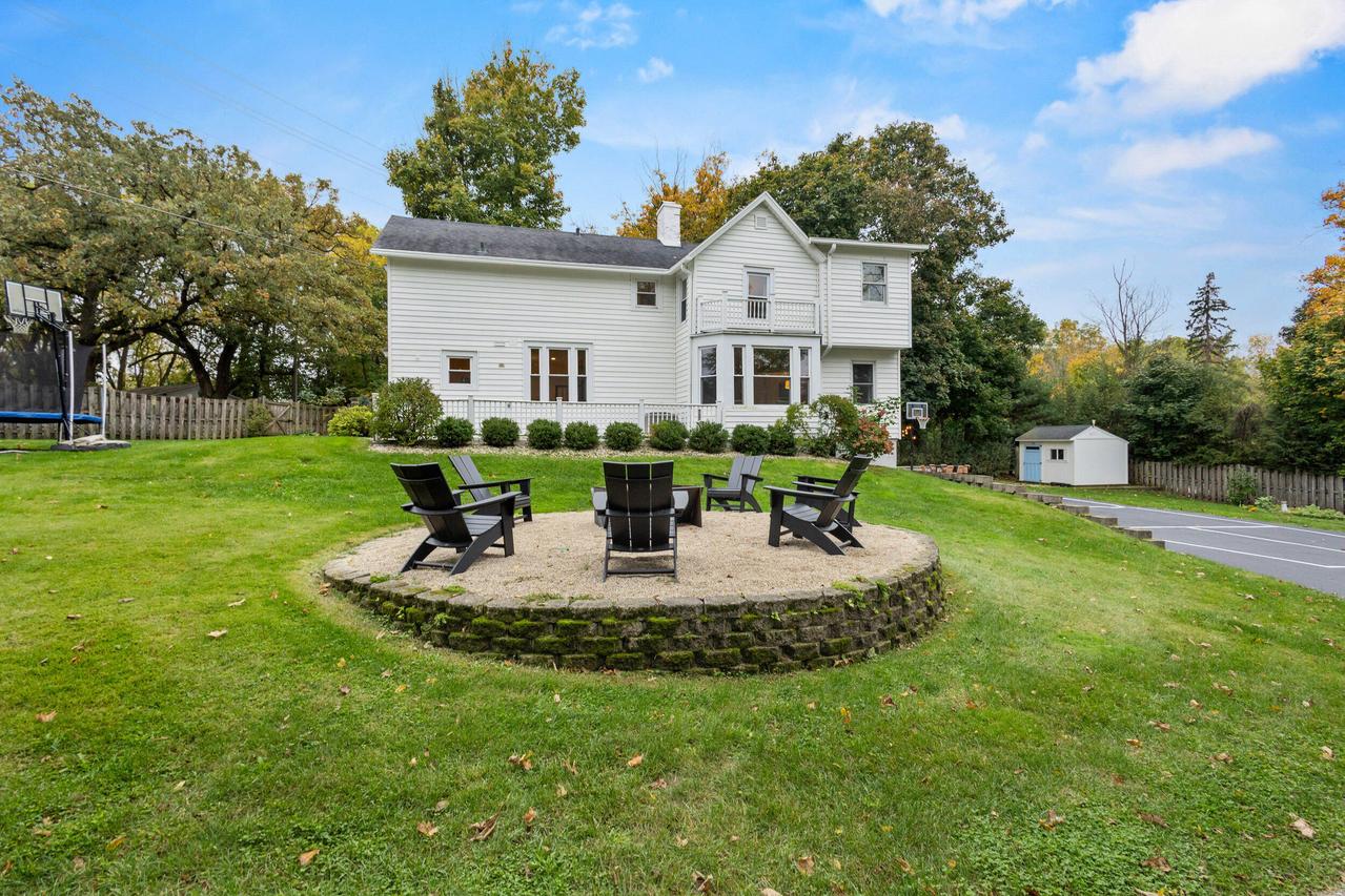 W2851 Swinghurst Ln, Linn, WI 53147
