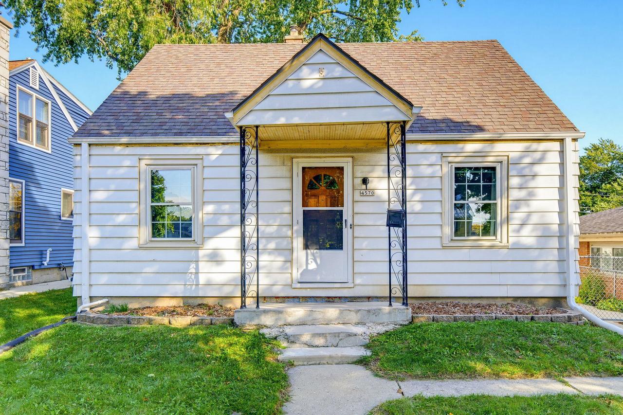 4570 S Lenox St, Milwaukee, WI 53207