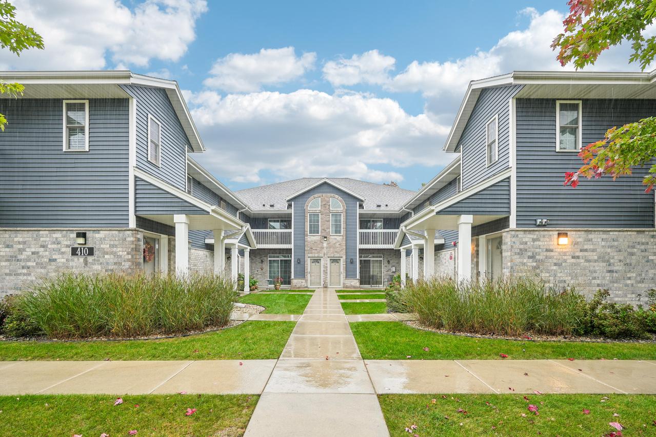 410 W Aspen Dr #3, Oak Creek, WI 53154