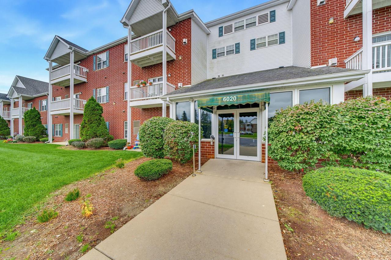 6020 S Buckhorn Ave #304, Cudahy, WI 53110