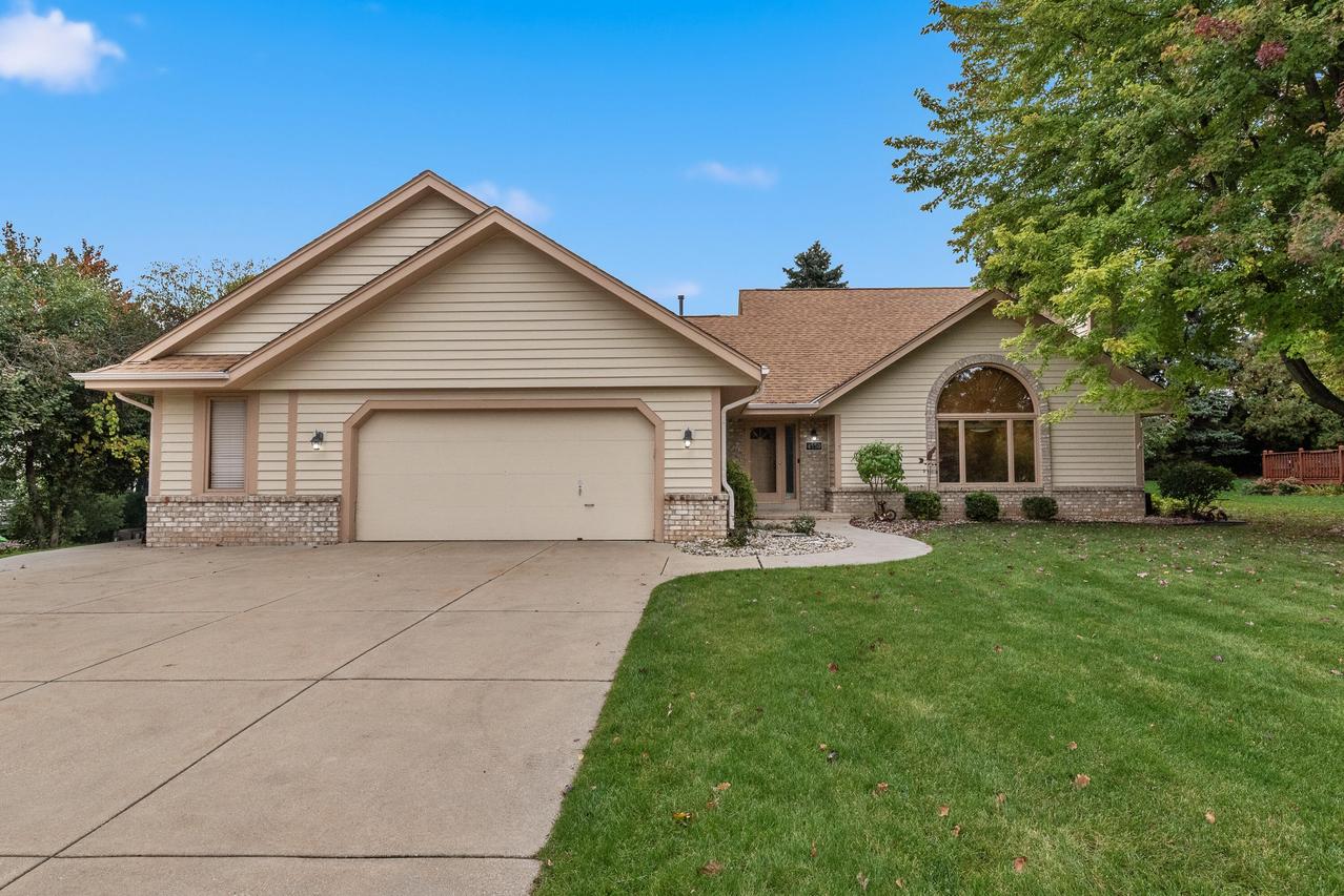 4550 S 119th St, Greenfield, WI 53228
