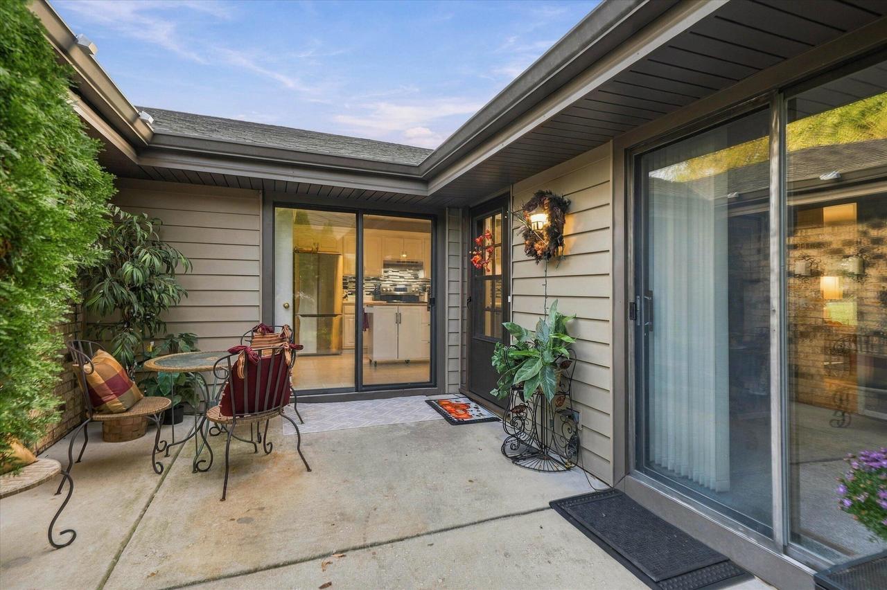 11007 N Balsam Tree Ct, Mequon, WI 53092
