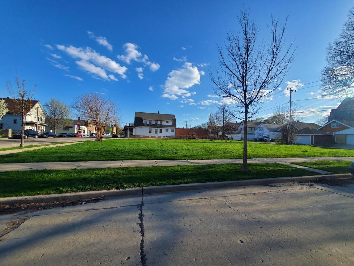 3885-97 N Port Washington Ave, Milwaukee, WI 53212