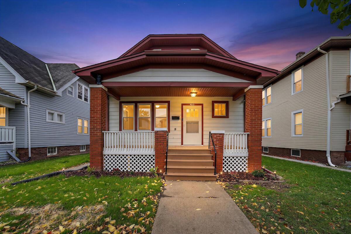 1928 Howe St, Racine, WI 53403