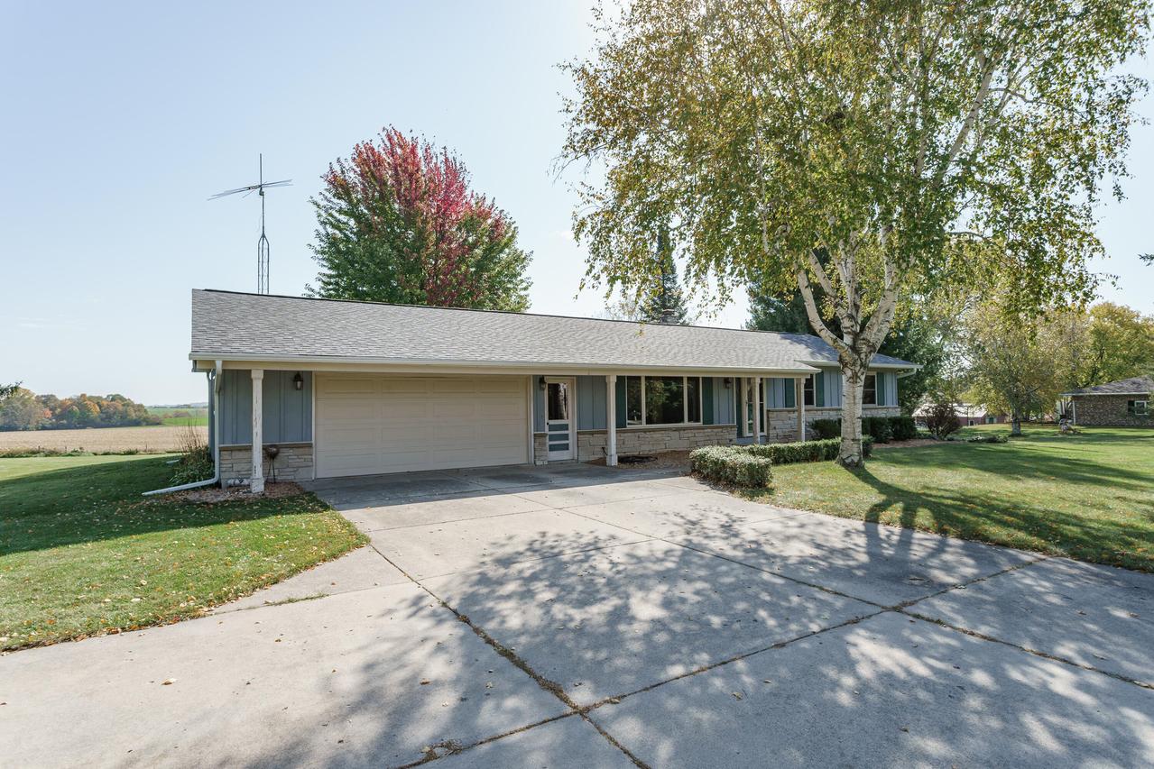 N8742 N German Rd, Kekoskee, WI 53050