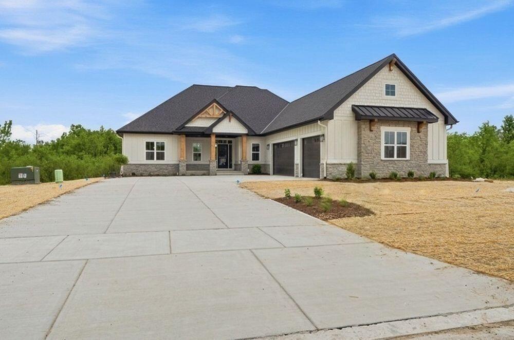 N51W18906 Quietwood Dr, Menomonee Falls, WI 53051