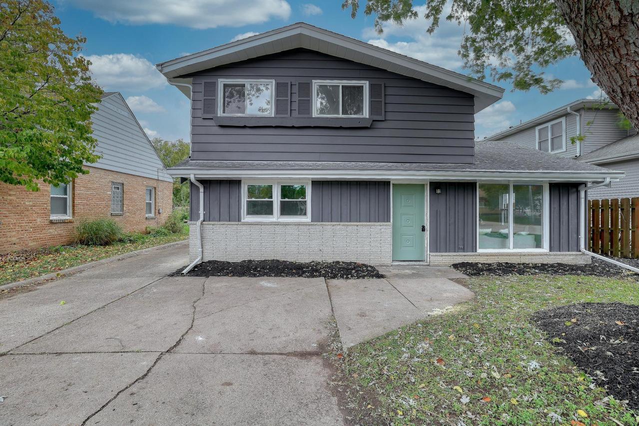 1112 S 121st, West Allis, WI 53214