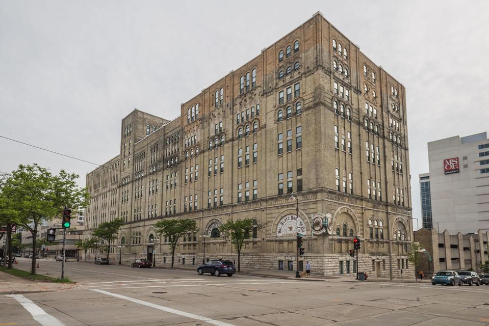 270 E Highland Ave #442, Milwaukee, WI 53202