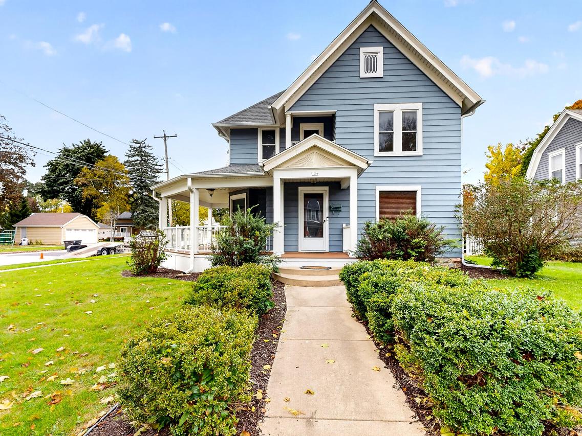 124 S Jefferson St, Waterford, WI 53185