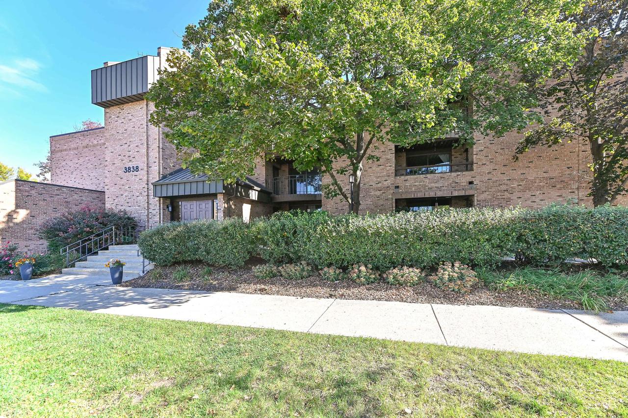 3838 N Oakland Ave #274, Shorewood, WI 53211