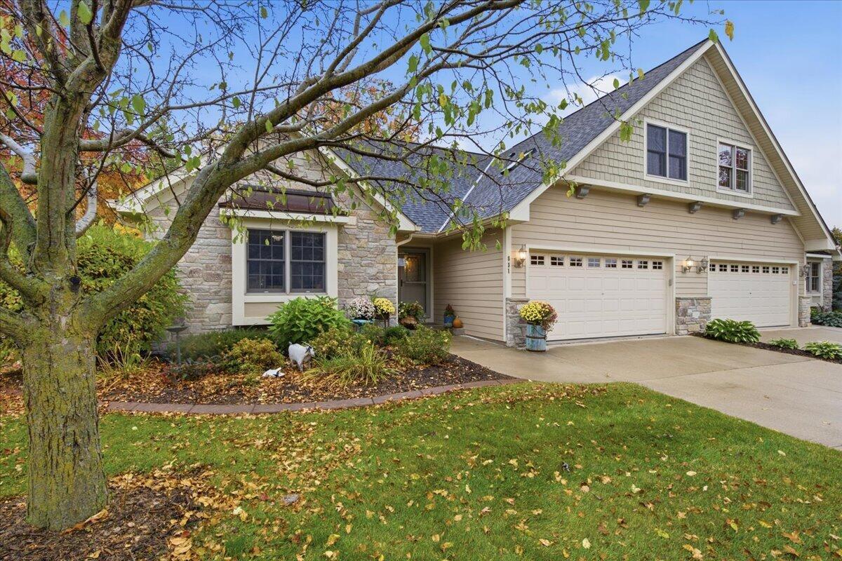 831 Lorrin Pl #15, West Bend, WI 53095