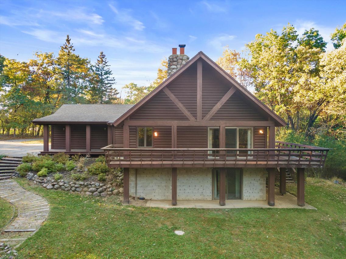 W320S4044 Sadie Ln, Genesee, WI 53189