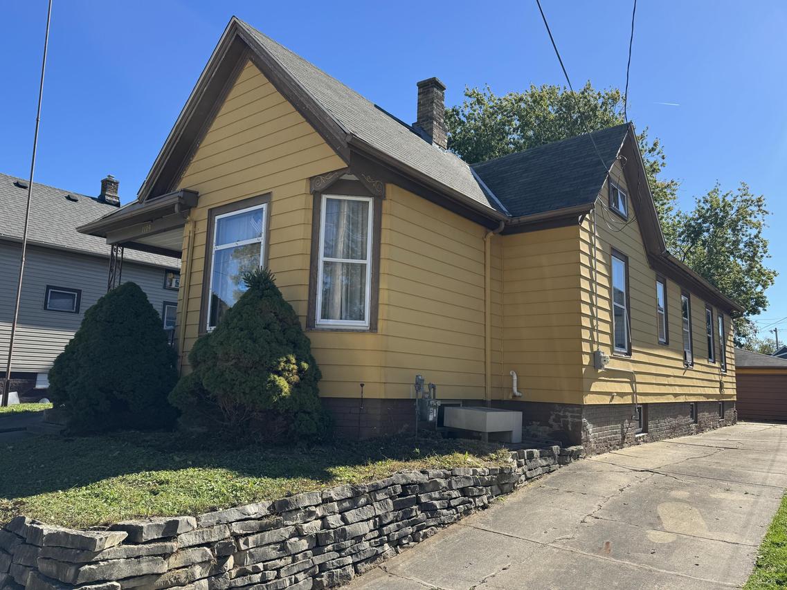 1119 Hagerer St, Racine, WI 53402