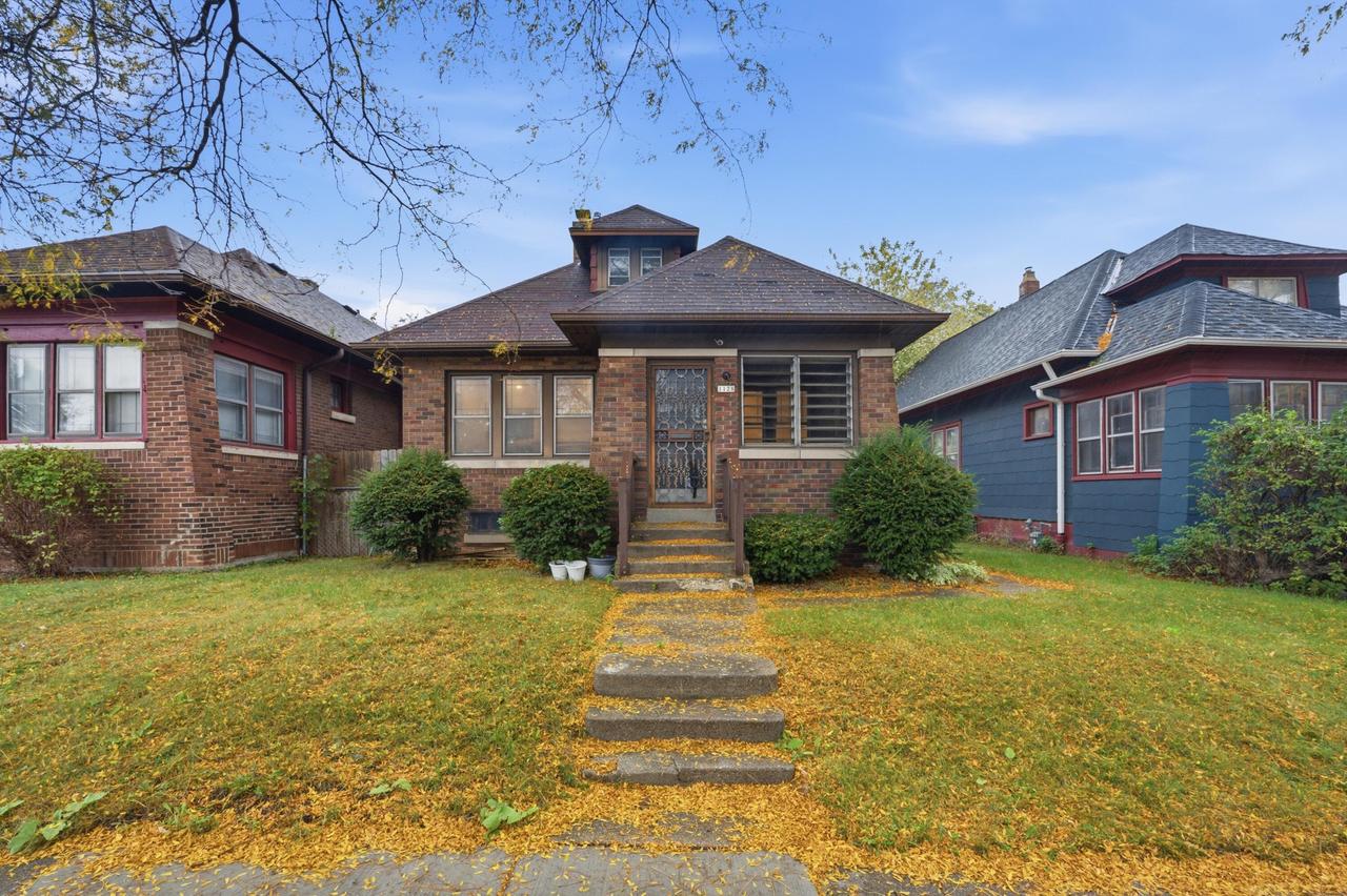 1128 W Capitol Dr, Milwaukee, WI 53206