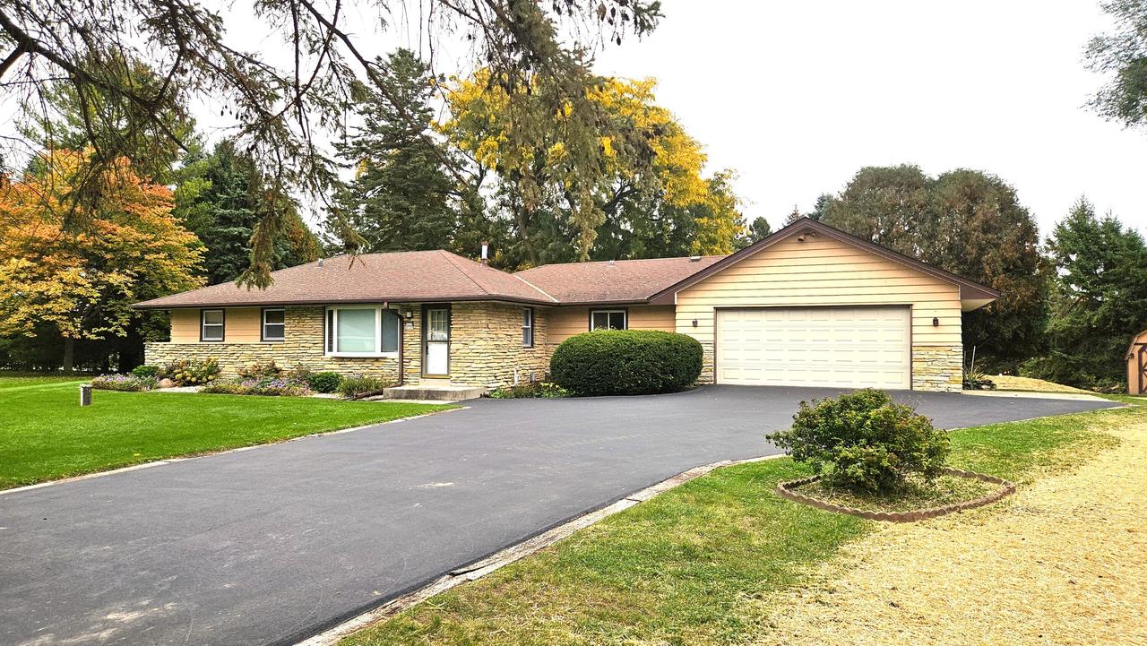 W226N6040 Avon Ct, Lisbon, WI 53089