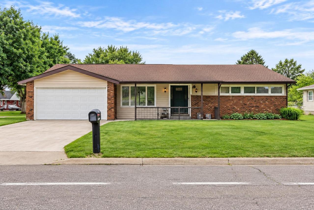 2720 S 32nd St, La Crosse, WI 54601