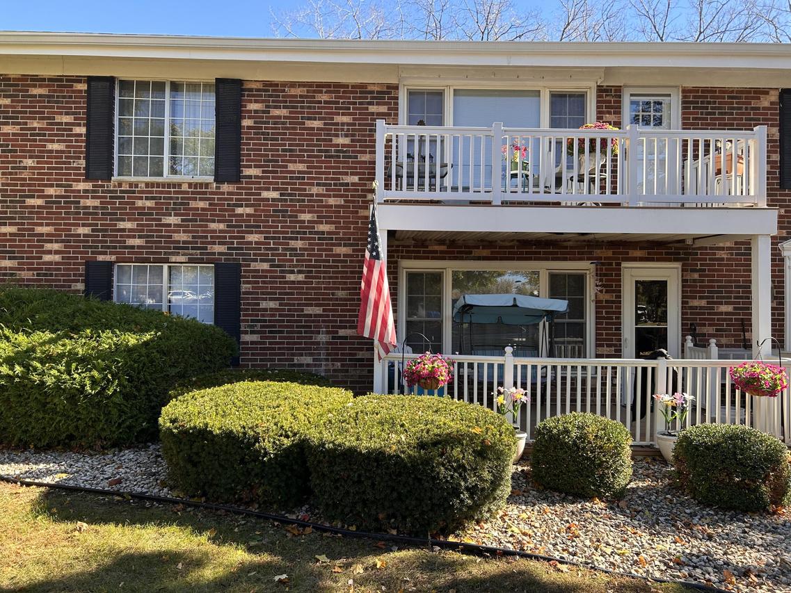 516 Laurel Lake #1, Thiensville, WI 53092