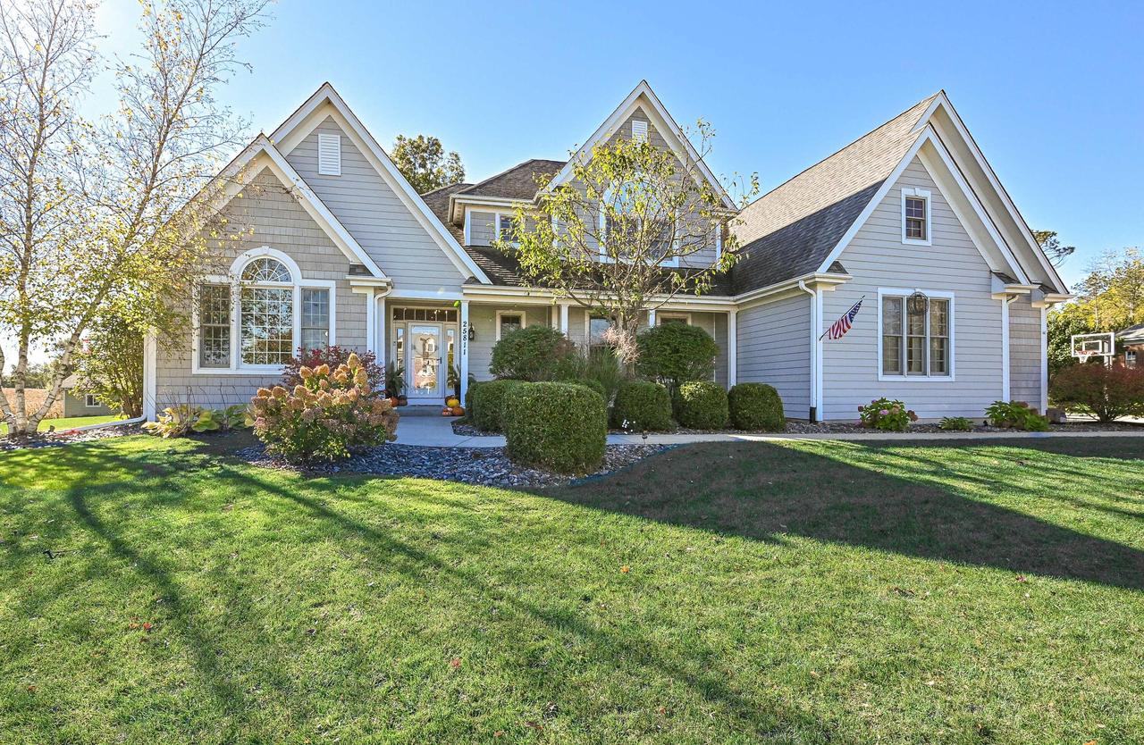 25811 91st St, Salem Lakes, WI 53168