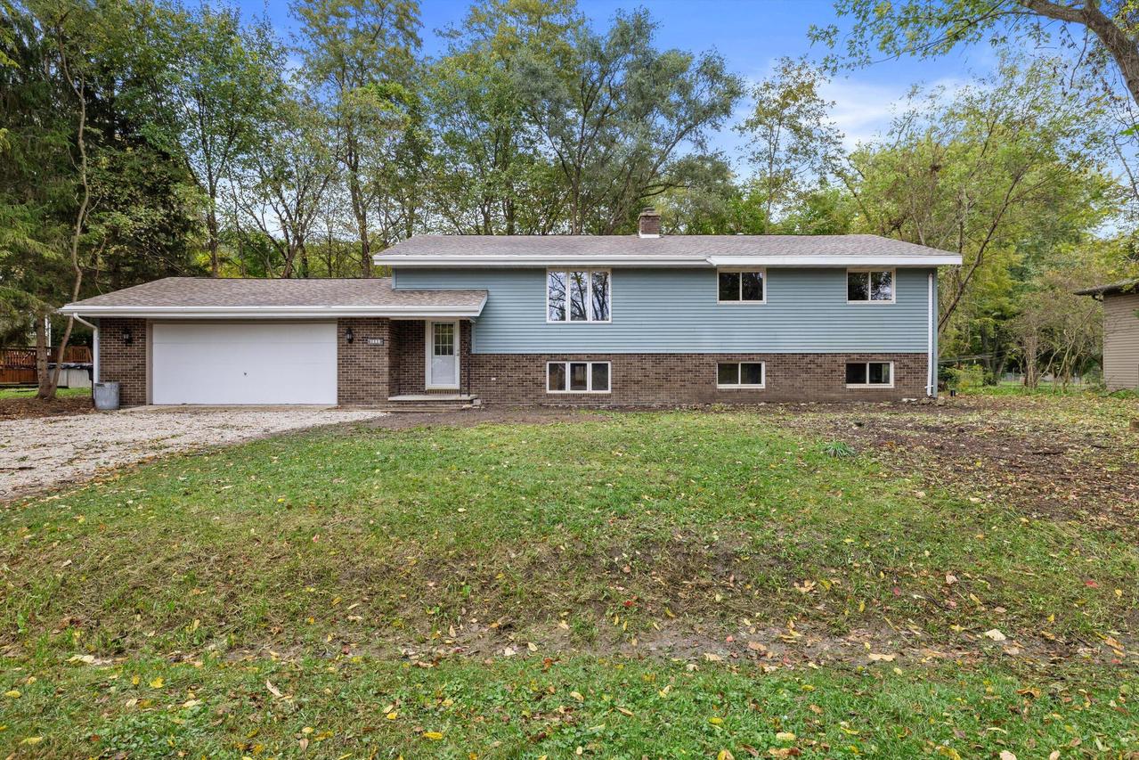 1066 N Meadow Dr, Salem Lakes, WI 53170