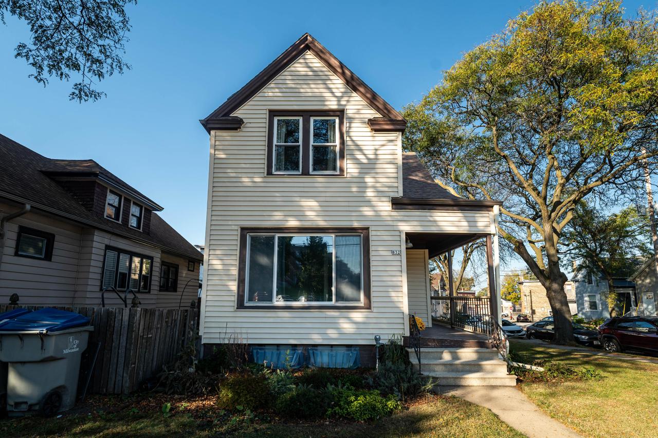 832 E Russell Ave, Milwaukee, WI 53207