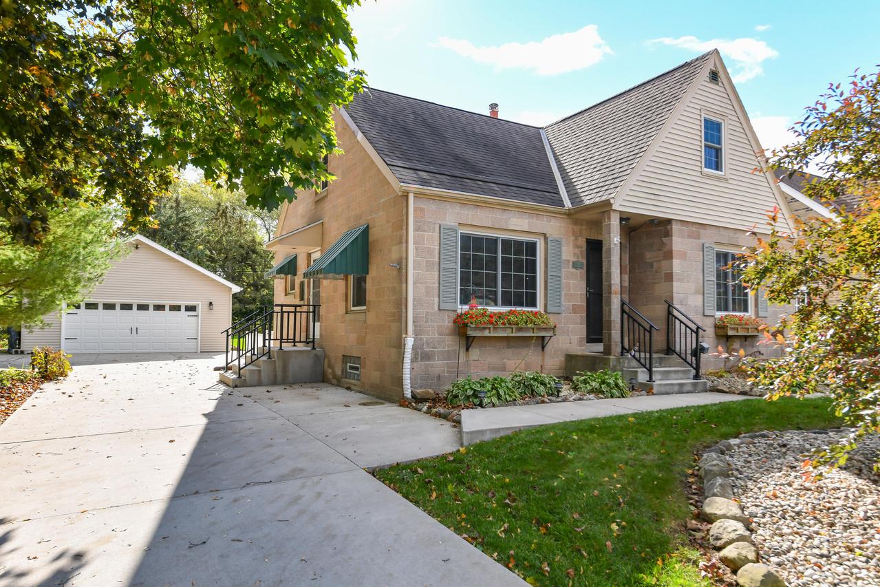 13501 W Greenfield Ave, New Berlin, WI 53151