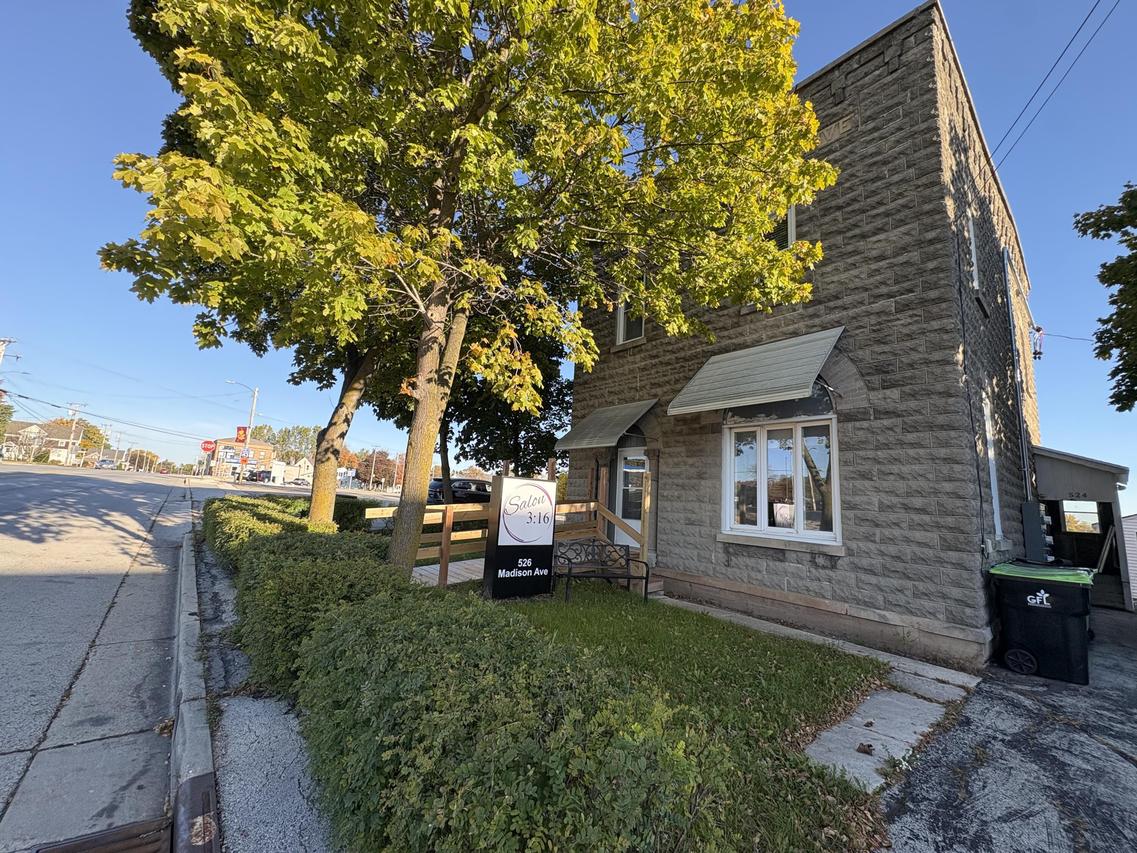 526 Madison Ave, Howards Grove, WI 53083