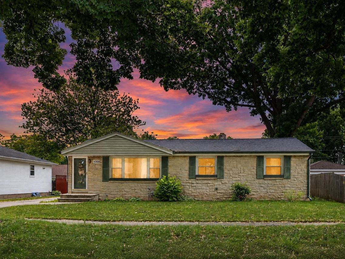 1059 Rockdale St, Green Bay, WI 54304
