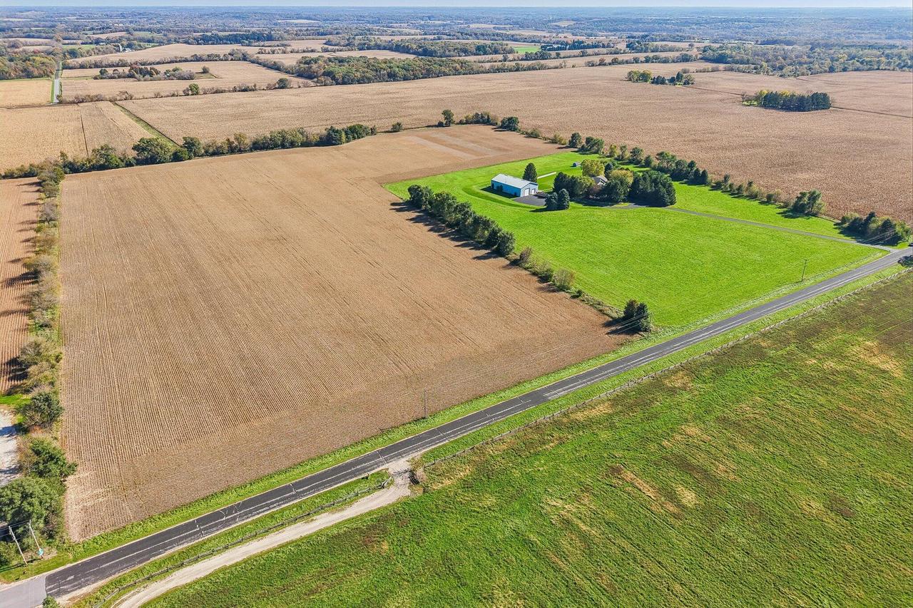 N7202 Hamms Rd, Spring Prairie, WI 53105