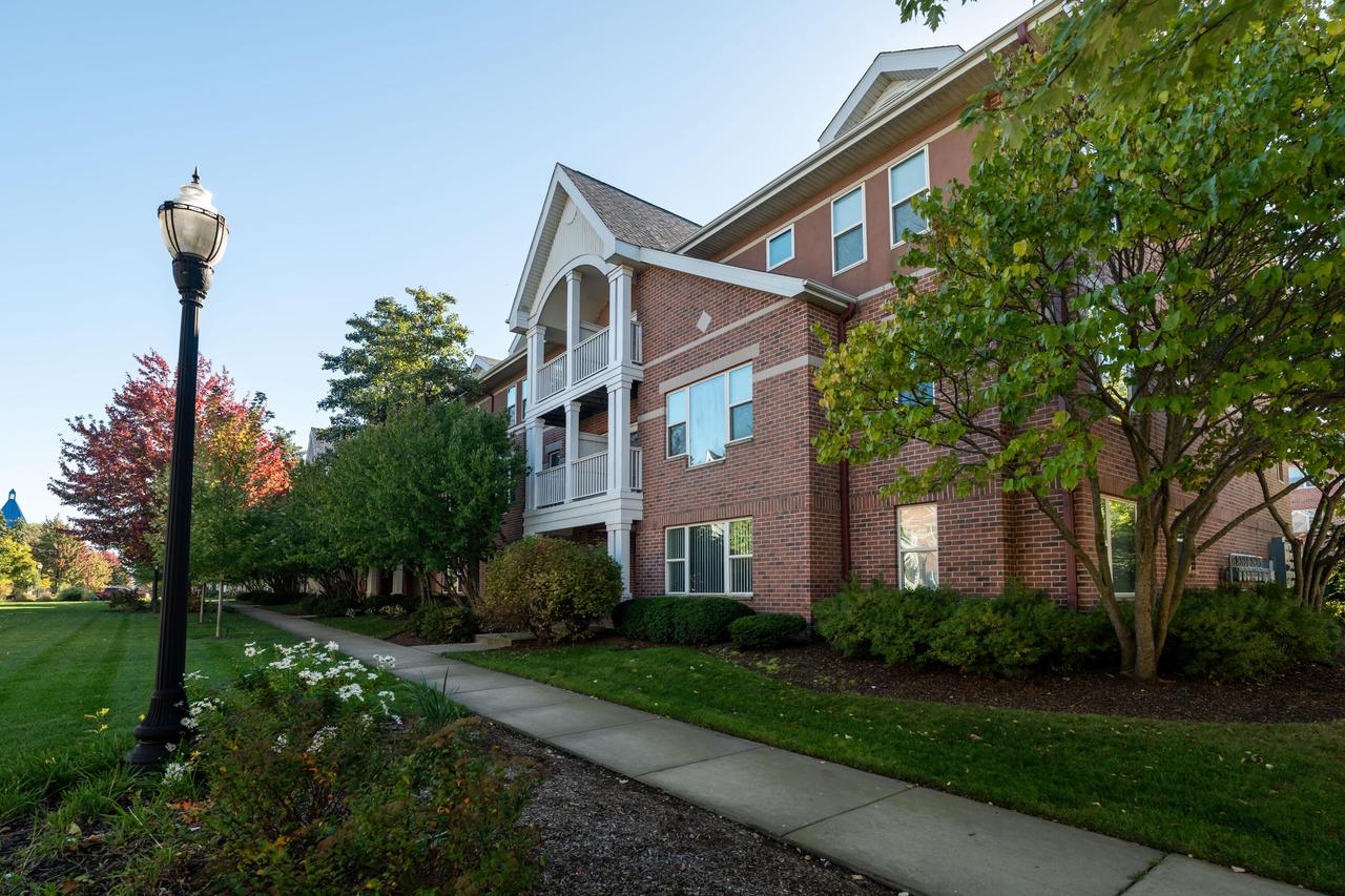 323 55th St #1A, Kenosha, WI 53140