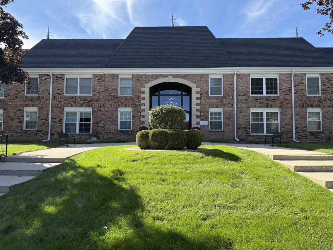 2101 Chateau Ct #206, Grafton, WI 53024