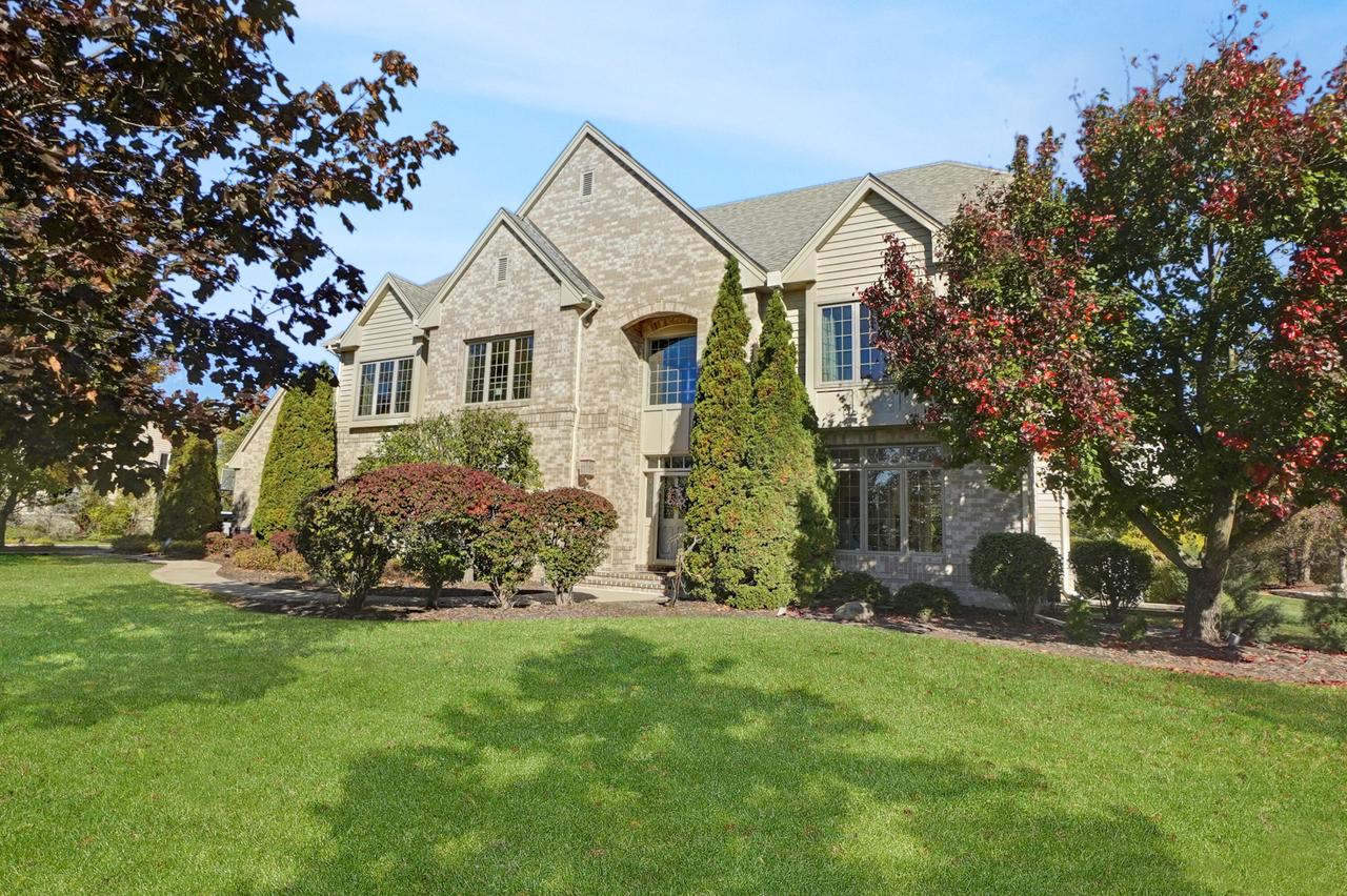 19270 Glacier Pkwy, Brookfield, WI 53045
