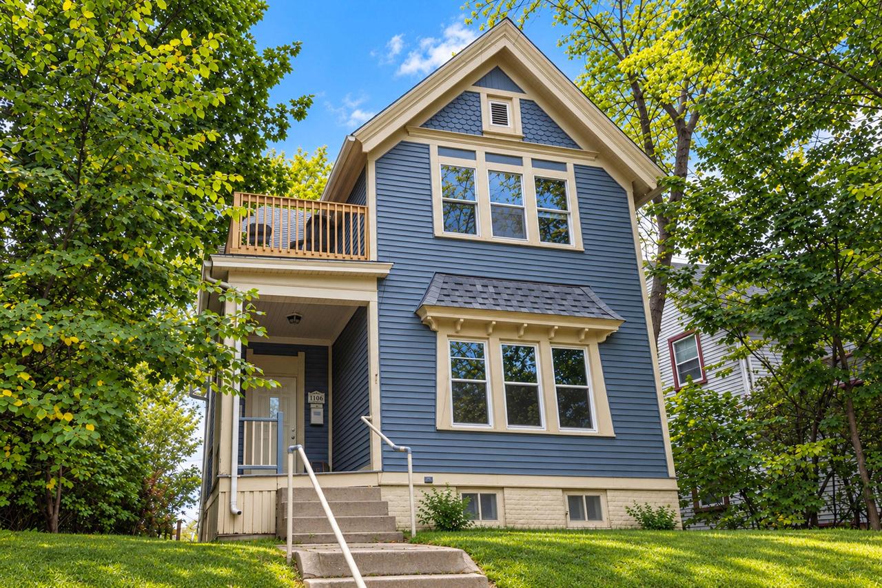 1106 E Pryor Ave, Milwaukee, WI 53207