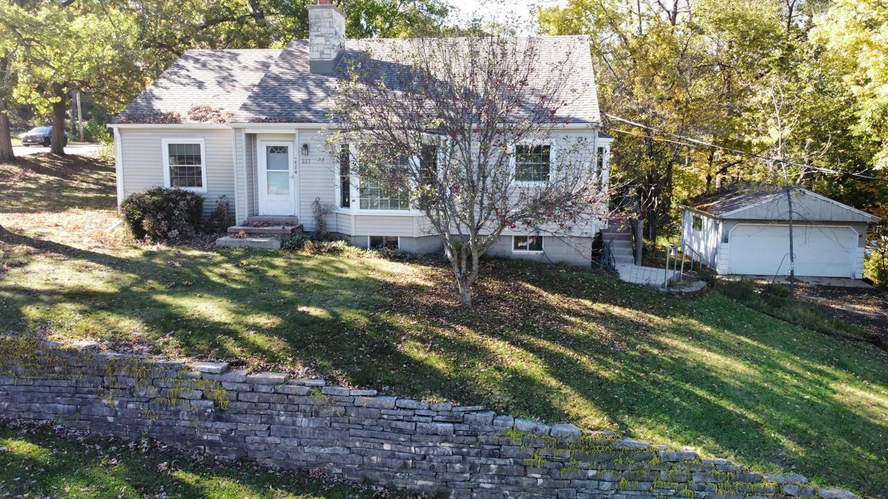 227 3rd St, Pewaukee, WI 53072