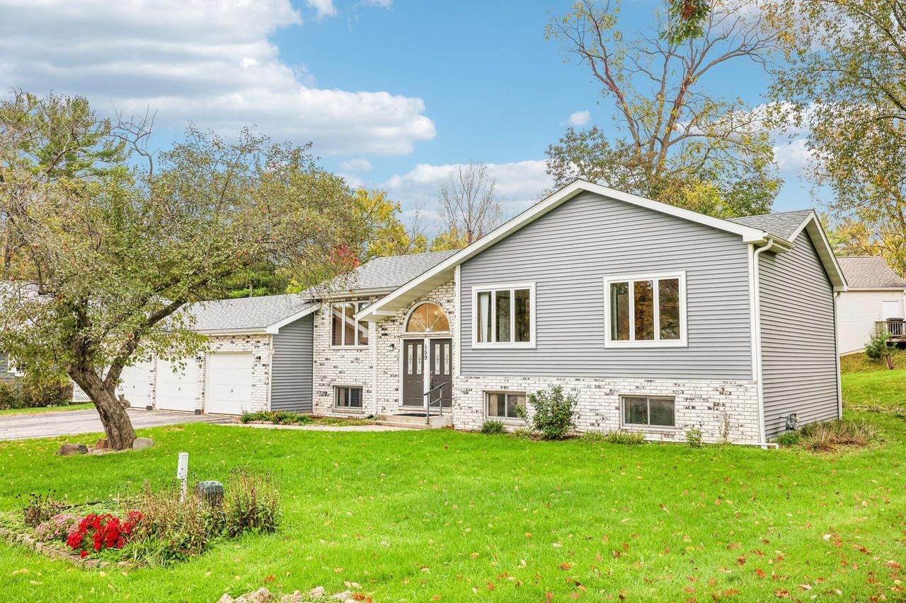 159 Willabay Dr, Williams Bay, WI 53191