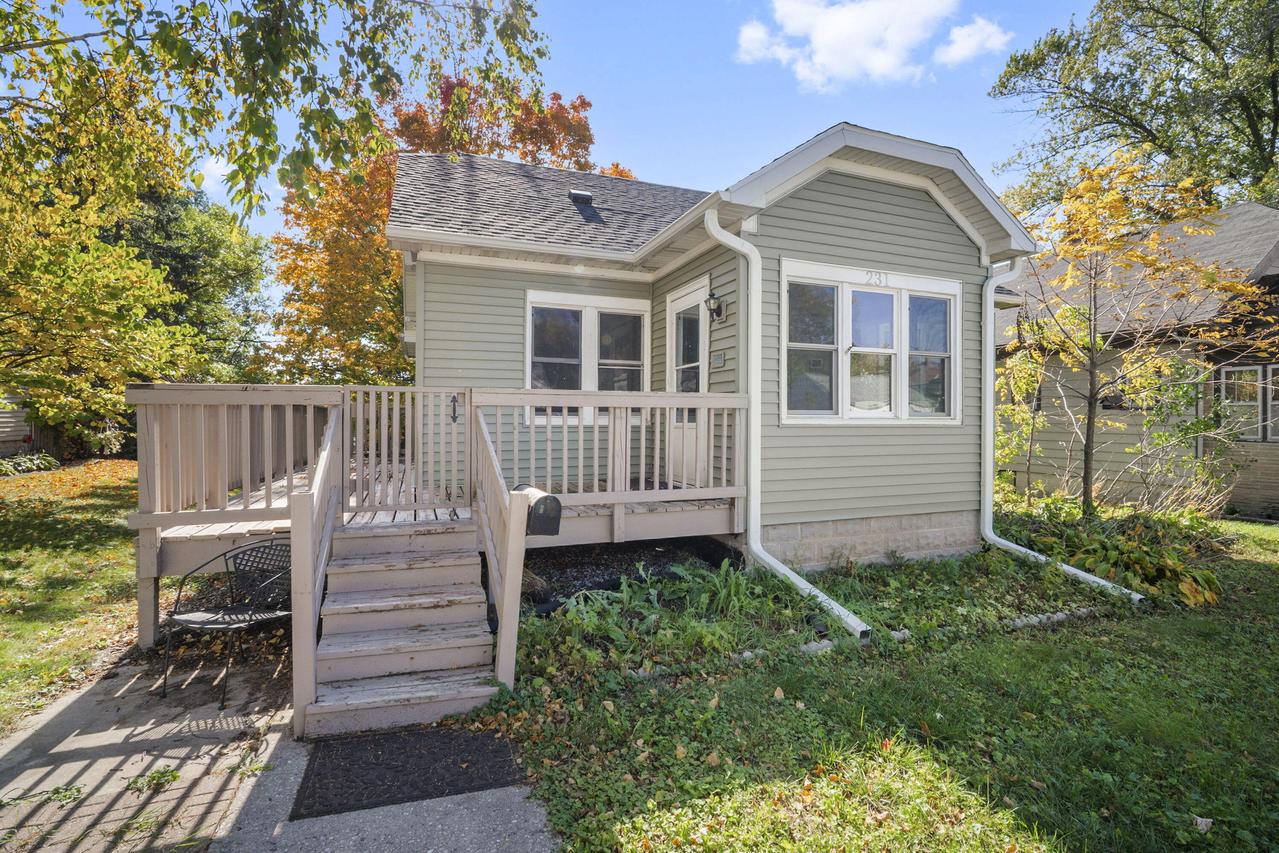 231 Edgewood Ln, West Bend, WI 53095