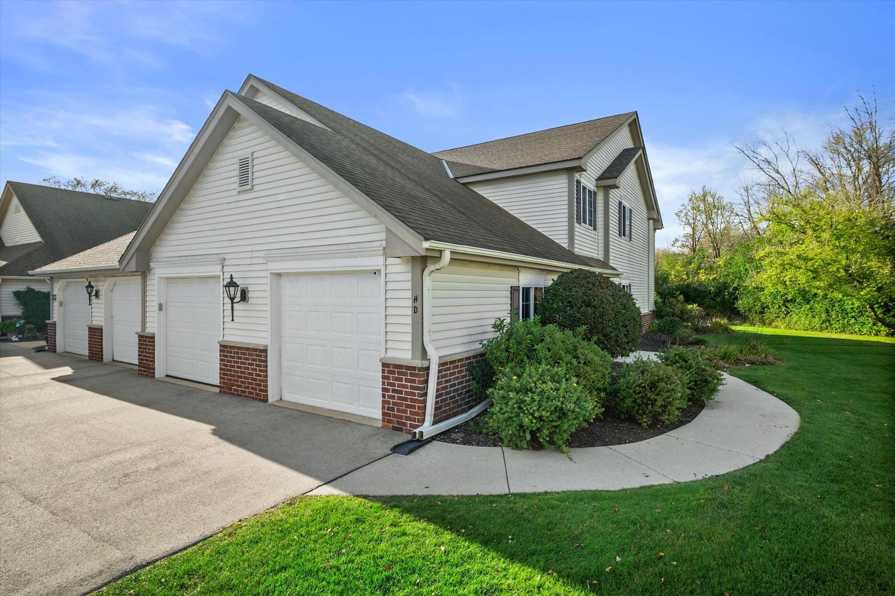 558 Pewaukee Rd #H, Pewaukee, WI 53072